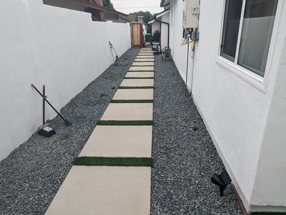 Concrete stepping pads set in gravel along a side yard