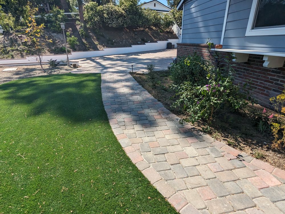 Curved paver walkway through a lawn, Rolling Hills Estates (2023)